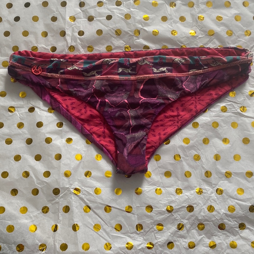 Maaji reversible bikini bottoms size M—greyhound pink and purple motif